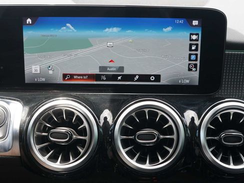 Used 2023 Mercedes-Benz EQB 300 4MATIC image 12