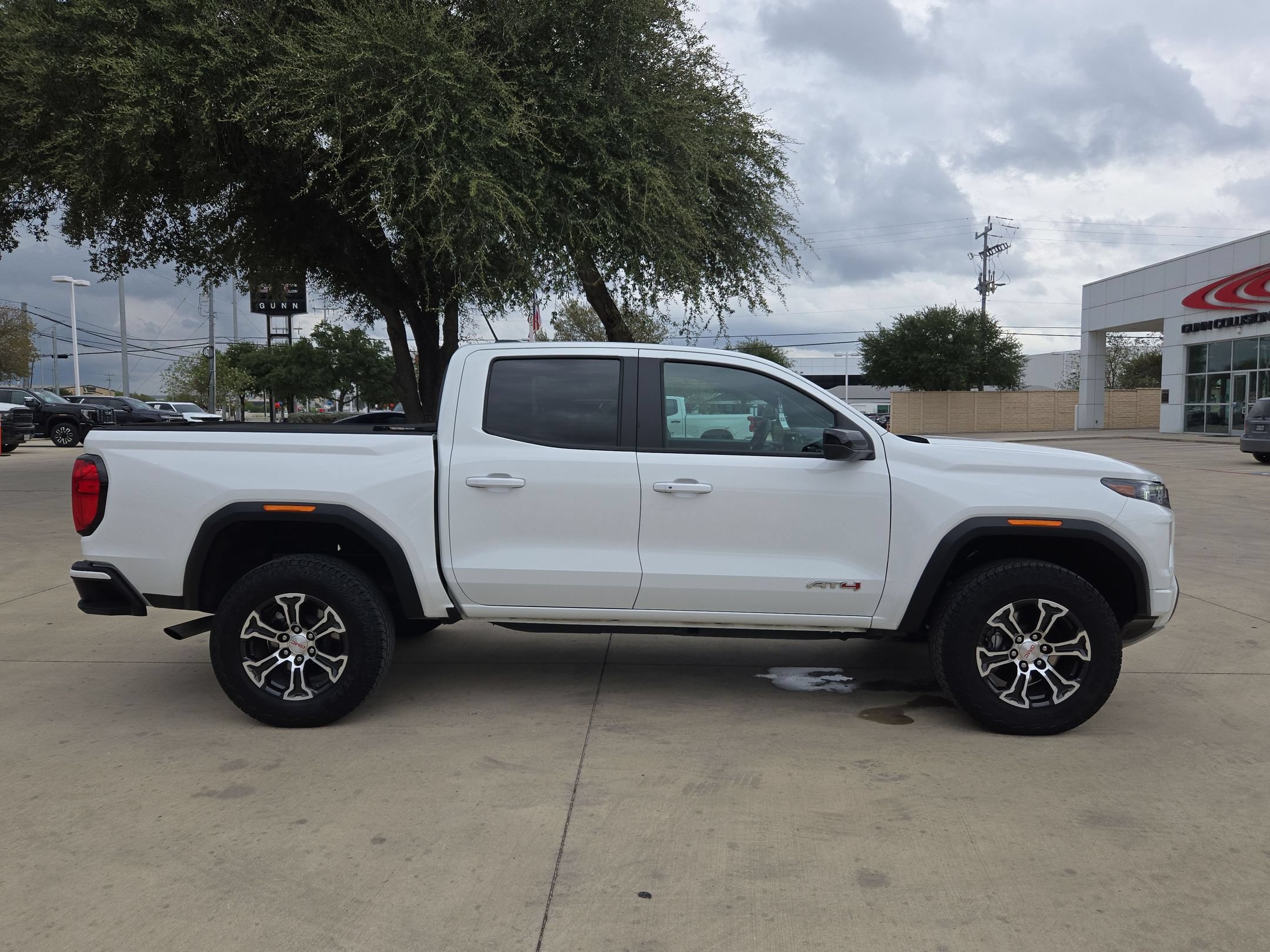 Certified 2025 GMC Canyon AT4 w/ AT4 Premium Package AWD/4WD image 2