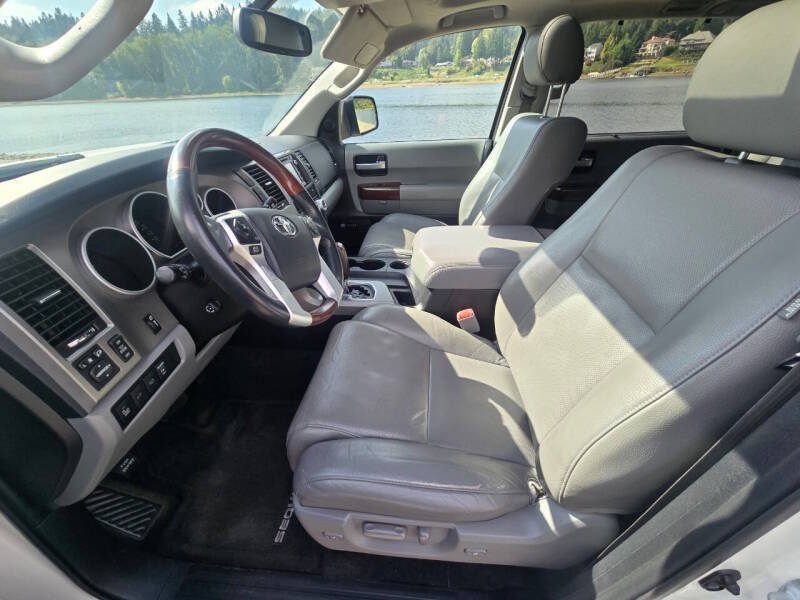 Used 2016 Toyota Sequoia Platinum AWD/4WD image 2