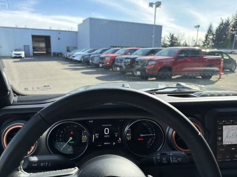 Used 2023 Jeep Wrangler Unlimited w/ Cold Weather Group image 16