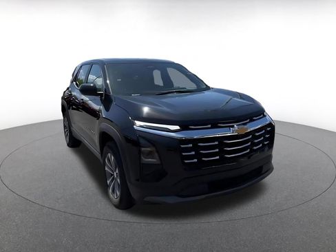 Used 2025 Chevrolet Equinox LT AWD/4WD image 3
