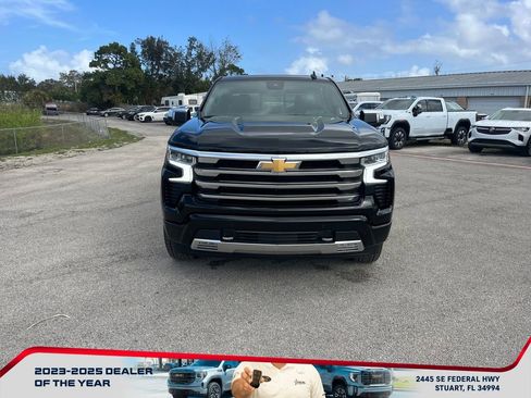 Used 2024 Chevrolet Silverado 1500 High Country w/ High Country Premium Package AWD/4WD image 8