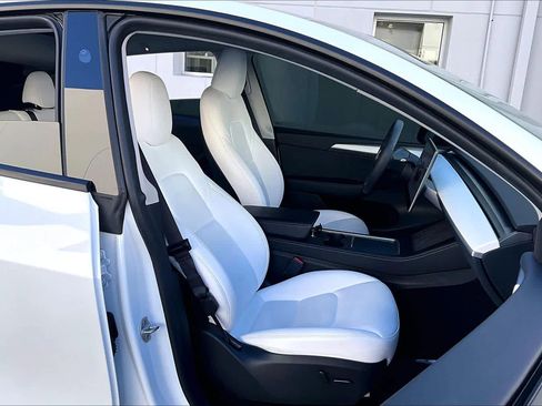 Used 2024 Tesla Model Y Performance image 8