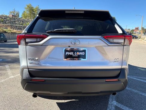 Used 2022 Toyota RAV4 LE image 4