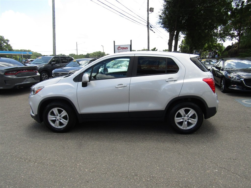 Used 2020 Chevrolet Trax LS w/ Tint and Cruise Package FWD image 4