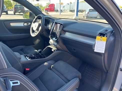 New 2026 Volvo XC40 B5 Ultra w/ Protection Package Premier AWD/4WD image 37