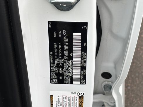 Certified 2025 Toyota 4Runner 4WD image 30