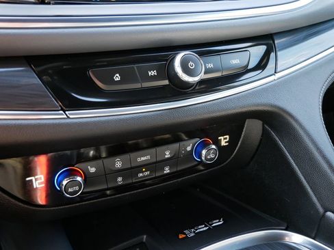 Used 2023 Buick Enclave Essence image 19