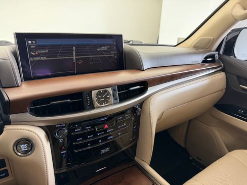 Used 2020 Lexus LX 570 4WD w/ Luxury Package image 27