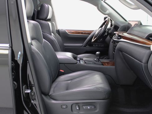 Used 2017 Lexus LX 570 4WD w/ Luxury Package image 47