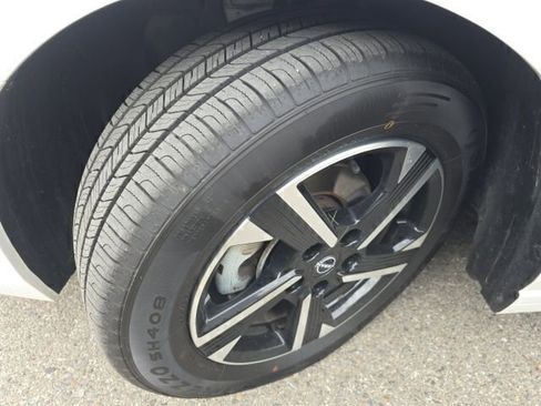 Used 2024 Nissan Sentra SV image 9