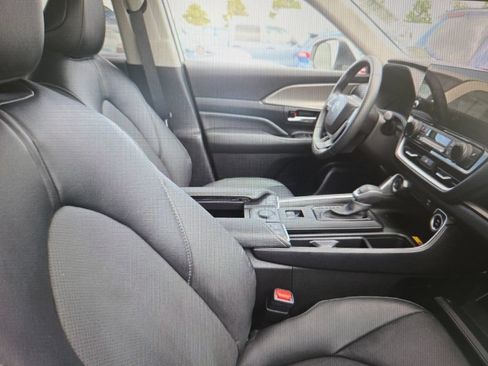 Used 2025 Toyota Grand Highlander AWD image 12