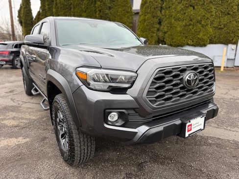 Certified 2022 Toyota Tacoma TRD Off-Road image 2