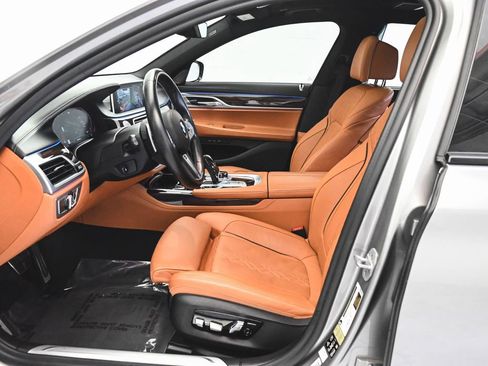 Used 2022 BMW 740i xDrive w/ M Sport Package image 34