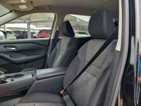 Used 2024 Nissan Rogue SV image 7