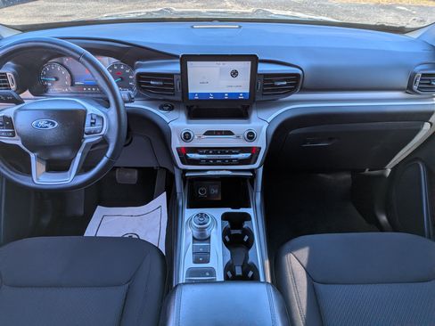 Used 2023 Ford Explorer XLT image 17