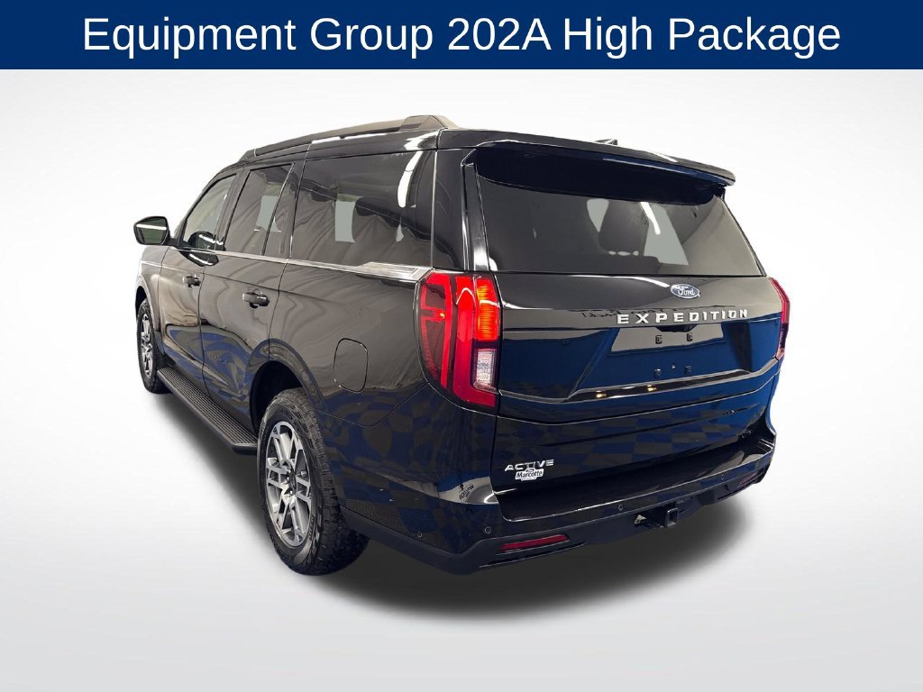 Used 2025 Ford Expedition Active AWD/4WD image 3
