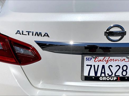 Used 2016 Nissan Altima 2.5 SL w/ 2.5 Technology w/LED Package FWD image 9