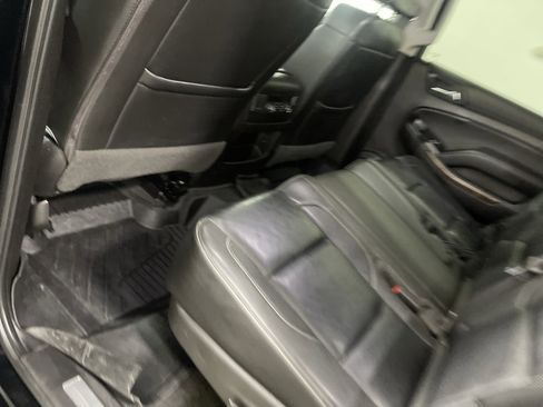 Used 2019 Chevrolet Suburban LT w/ Luxury Package image 17