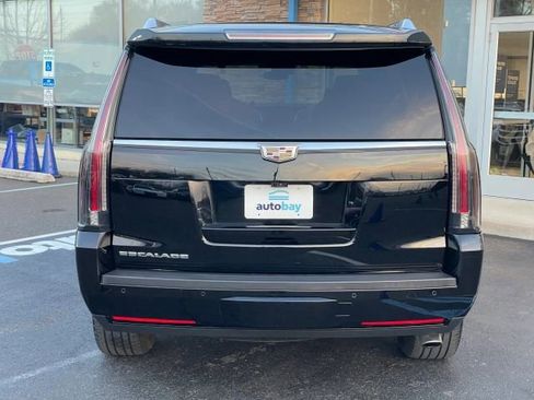 Used 2018 Cadillac Escalade Luxury image 13