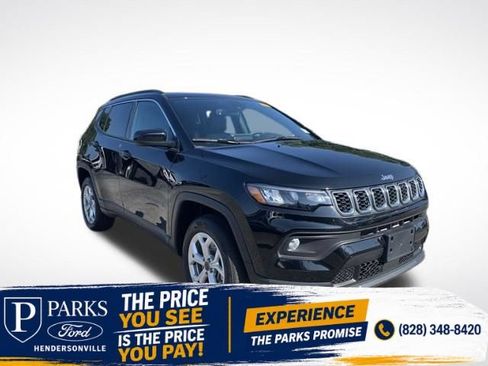Used 2025 Jeep Compass Latitude w/ Sun & Sound Group AWD/4WD image 1