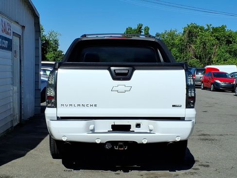 Used 2008 Chevrolet Avalanche LTZ w/ LTZ Preferred Equipment Group AWD/4WD image 4