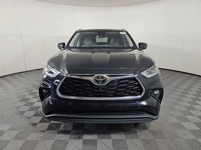 Certified 2026 Toyota Highlander Limited AWD/4WD image 2