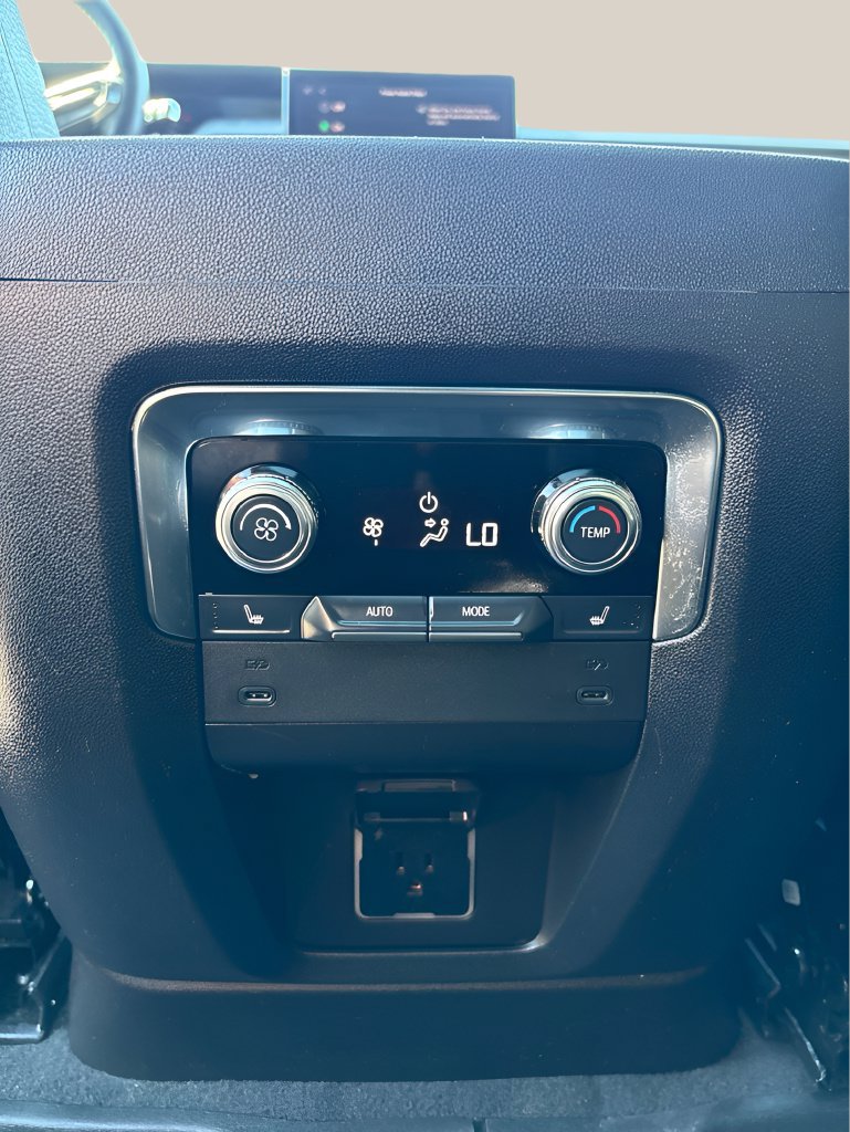 Used 2025 GMC Yukon Denali w/ Sun & Power Step Package AWD/4WD image 17