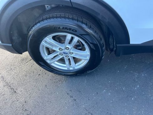 Used 2023 Ford Explorer XLT w/ Equipment Group 202A image 34