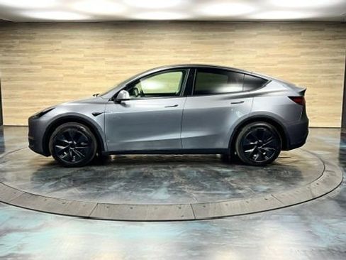 Used 2025 Tesla Model Y Long Range AWD/4WD image 13