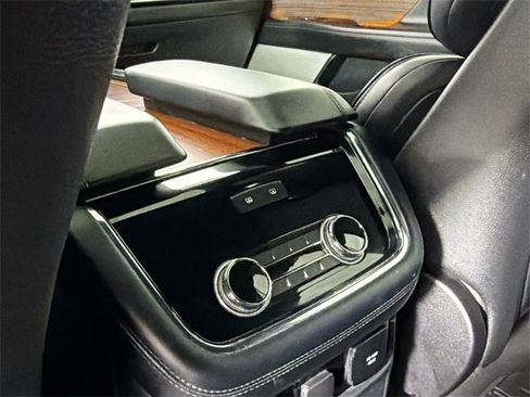 Used 2019 Lincoln Navigator L Reserve image 23