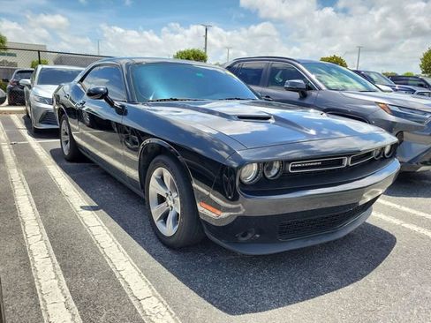 Used 2019 Dodge Challenger SXT RWD image 2