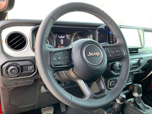 Used 2025 Jeep Wrangler Sport S image 33