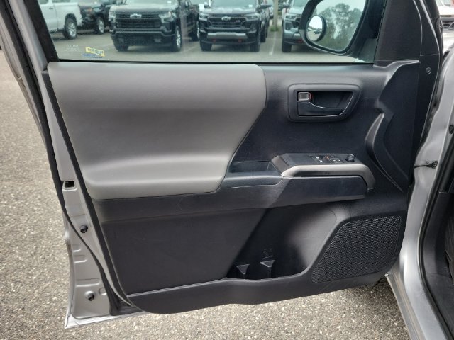 Used 2020 Toyota Tacoma SR5 RWD image 22