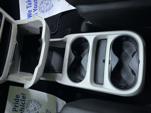 Used 2023 Chrysler Voyager LX image 24