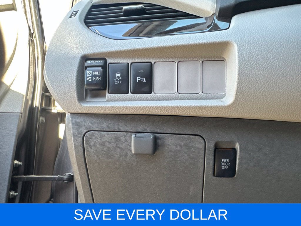 Used 2019 Toyota Sienna XLE w/ XLE Navigation Package FWD image 10
