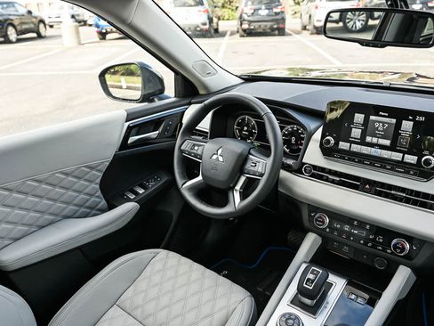 New 2025 Mitsubishi Outlander SEL image 14