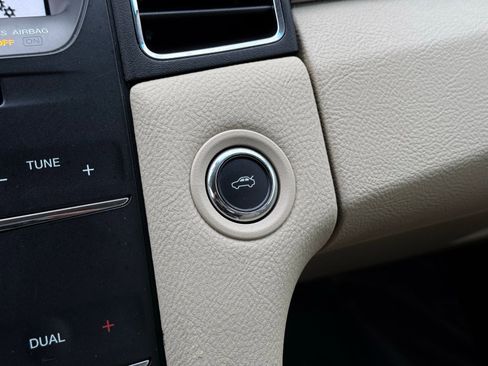 Used 2018 Ford Taurus SEL w/ Equipment Group 201A image 31