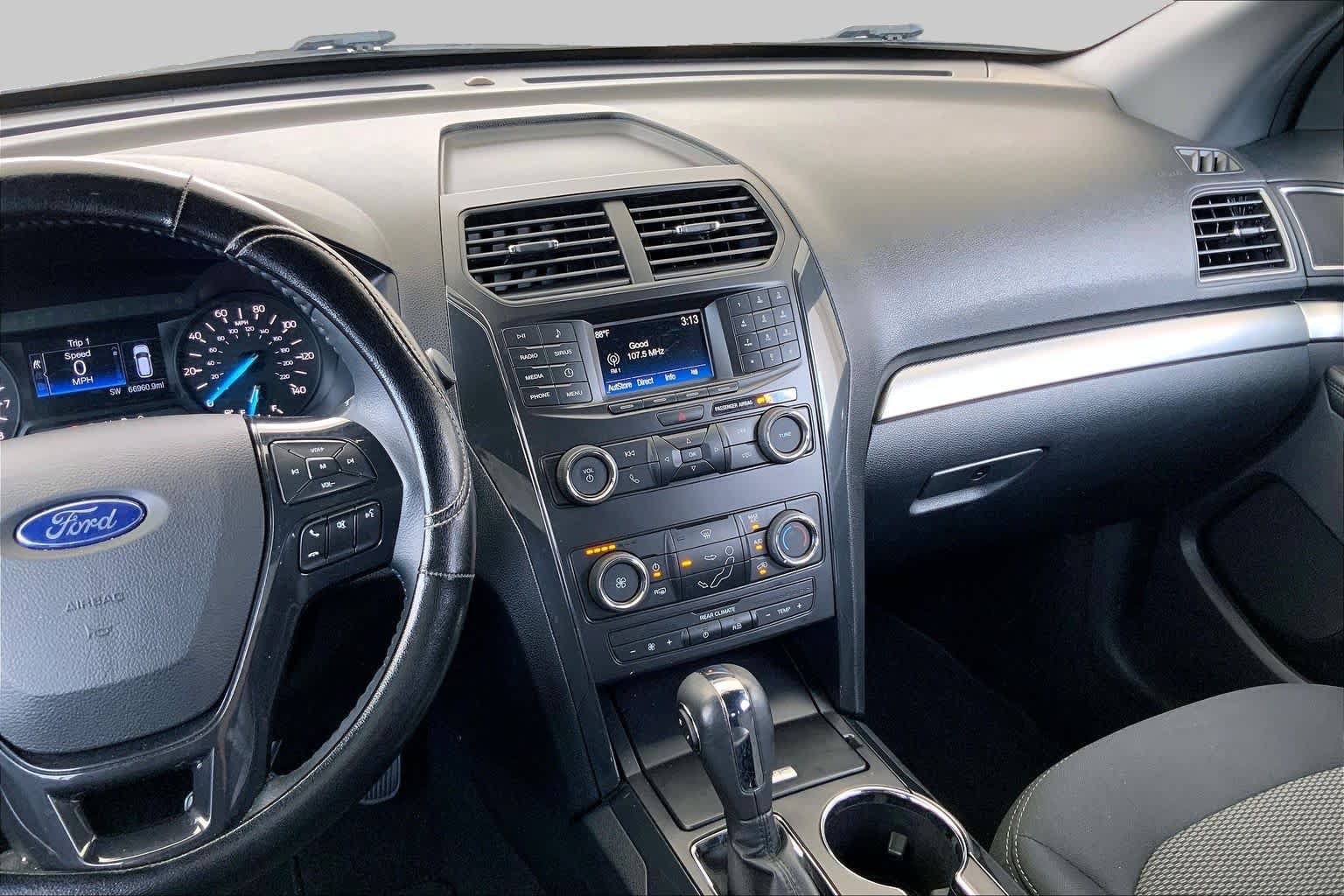 Used 2019 Ford Explorer XLT FWD image 7