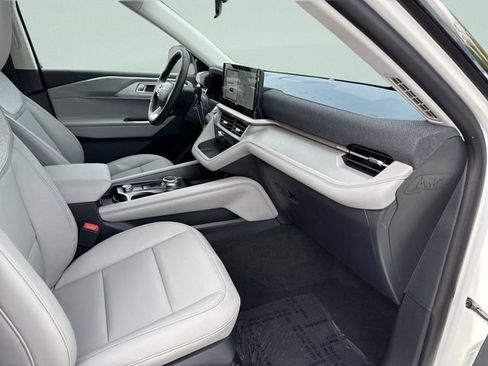 Used 2026 Ford Explorer Active w/ Active Comfort Package RWD image 38
