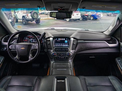 Used 2020 Chevrolet Suburban Premier AWD/4WD image 16