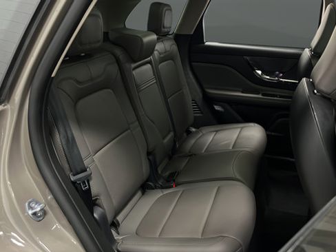 Used 2025 Lincoln Corsair Grand Touring AWD/4WD image 26