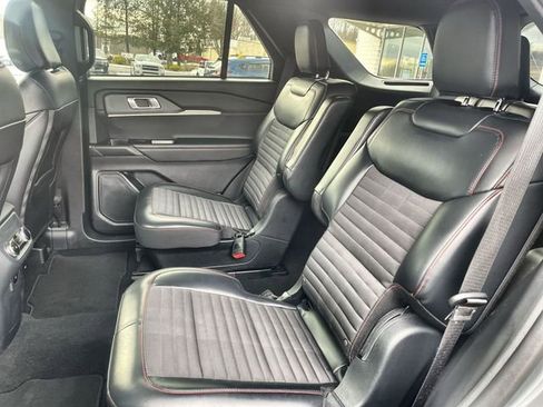 Used 2025 Ford Explorer ST-Line AWD/4WD image 27