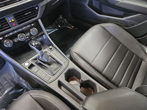 Used 2024 Volkswagen Jetta SE image 22