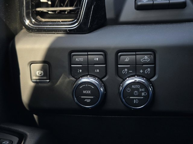 Used 2025 GMC Sierra 1500 AT4 w/ Technology Package AWD/4WD image 20
