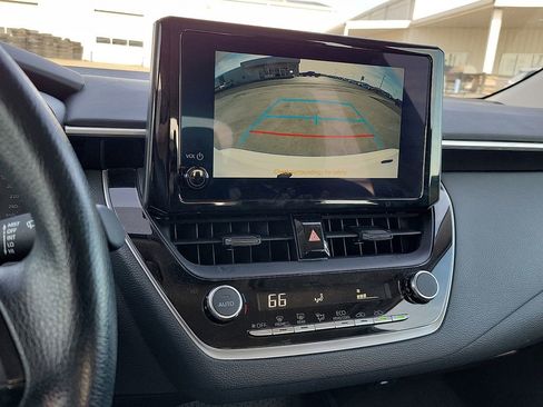 Used 2025 Toyota Corolla LE image 16