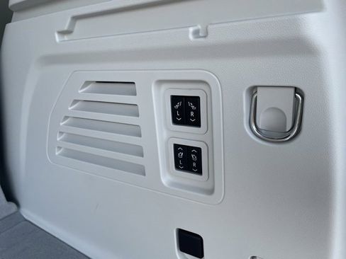 Used 2024 GMC Acadia Denali image 19