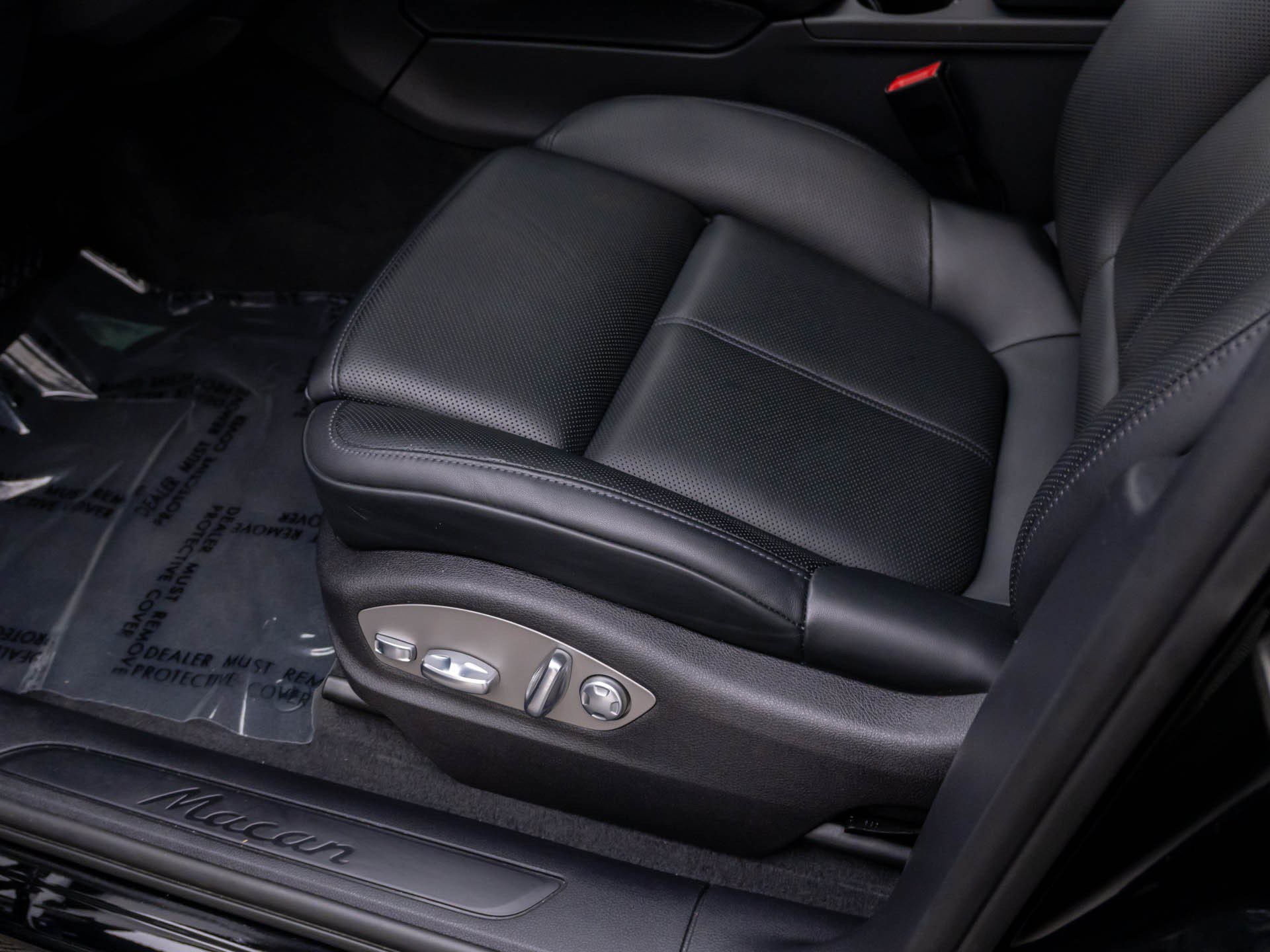 Used 2026 Porsche Macan AWD/4WD image 18