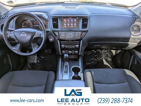Used 2018 Nissan Pathfinder SV image 12