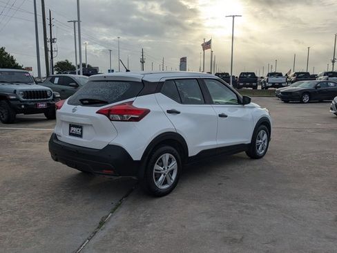 Used 2020 Nissan Kicks S image 5